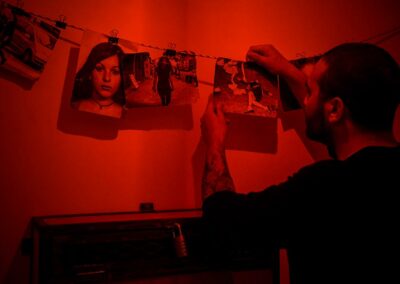 red photos hanging escape room perfect crime